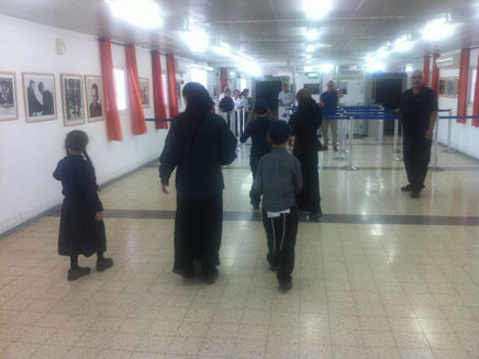 המשפחה החרדית שחצתה את הגבול לירדן (צילום: משטרת ת