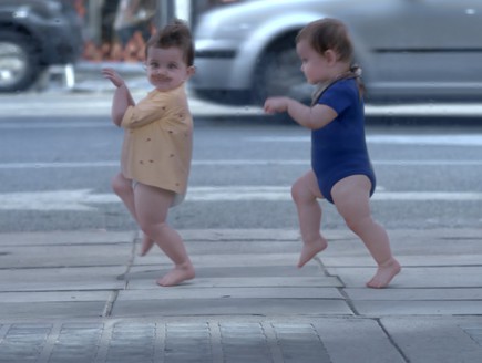 התינוקות בפרסומת