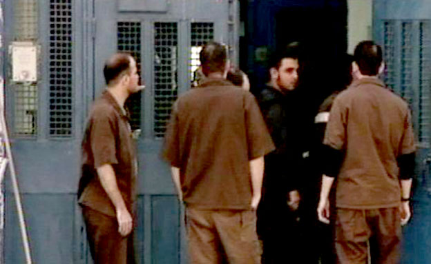 מבט מבפנים לשגרת יומם של האסירים הבטחוניים (צילום: חדשות 2)
