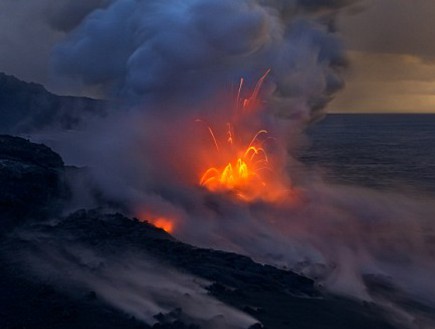 הר הגעש מתפרץ בפוטושופ