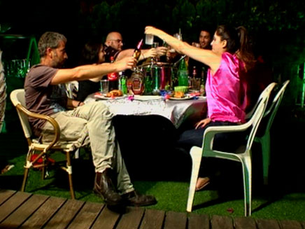 בקרוב אצלכם בגינה? תיירים וישראלים בארוח (צילום: חדשות 2)