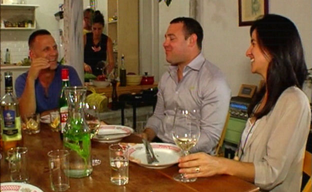 אחרי הספה: מארחים תיירים במטבח (צילום: חדשות 2)