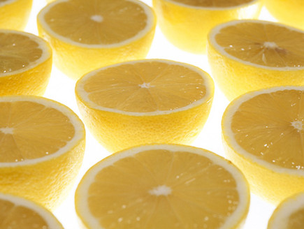 תמונה של חצאים של לימון (צילום: jupiter images)