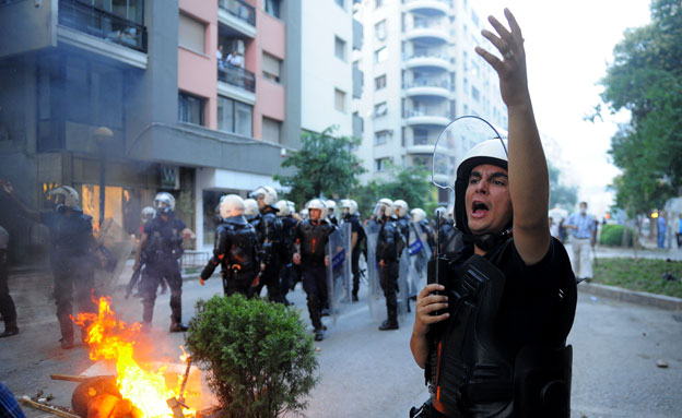 המהומות בטורקיה, אתמול (צילום: רויטרס)