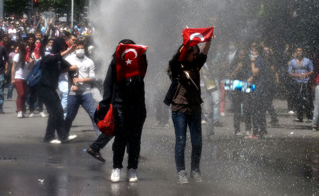 מהומות בטורקיה (צילום: AP)