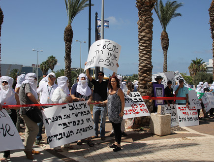 הפגנת עובדי מיקרון מחוץ לנאום מנכ"ל אינטל בחיפה
