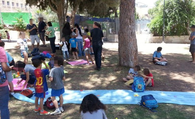 הפגנת ילדי בית הספר הניסויי בירושלים (צילום: אבשלום נואמה)