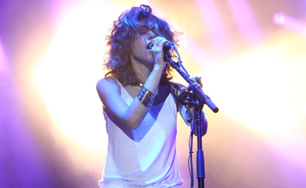 ריף כהן בהאנגר בהופעה של אסף אמדורסקי ריף כהן בהאנגר בהופעה של אסף אמדורסקי