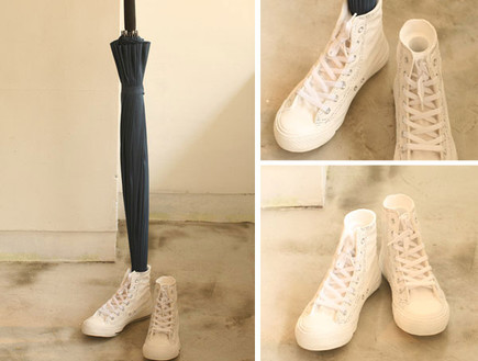 חמישייה, מעמד לנעלים (צילום: Sneaker-Umbrella-Stand)