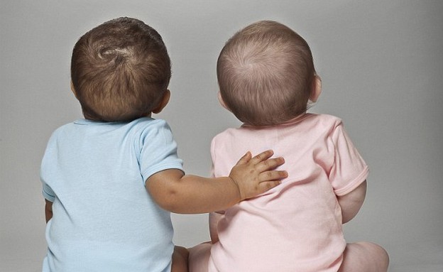 בגדים מגדריים לתינוקות (צילום: צילום מסך daily mail)