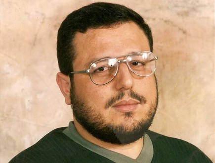 בילאל אבו שעב עם המשקפיים (צילום: תומר ושחר צלמים)