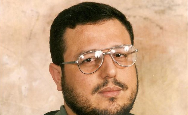 בילאל אבו שעב עם המשקפיים (צילום: תומר ושחר צלמים)