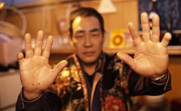 מכין אצבעות לאנשי יאקוזה