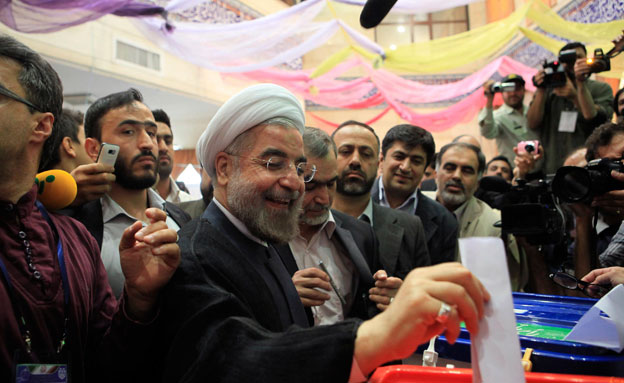 בחירות לנשיאות באירן, מצביעים, חסן רוחני (צילום: חדשות 2)