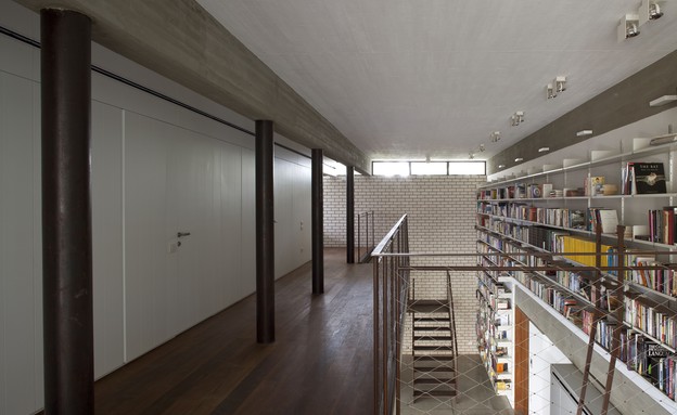 בית פיצו, ספרייה מדרגות