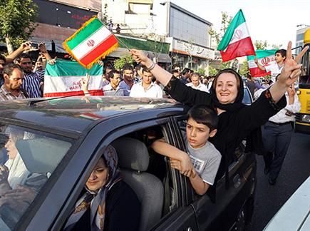 הם יהיו במונדיאל. אוהדי איראן (AFP). צפו בחגיגות (צילום: ספורט 5)