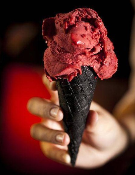 גלידה אדומה (צילום: מתוך האתר lockerz.com)