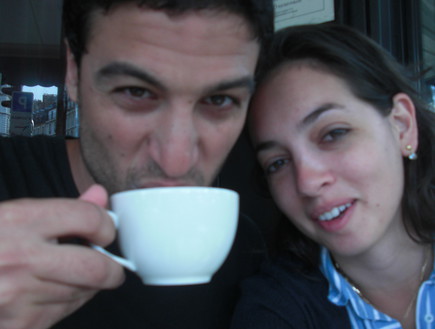 חתונה באיקאה, ישראלי קפה