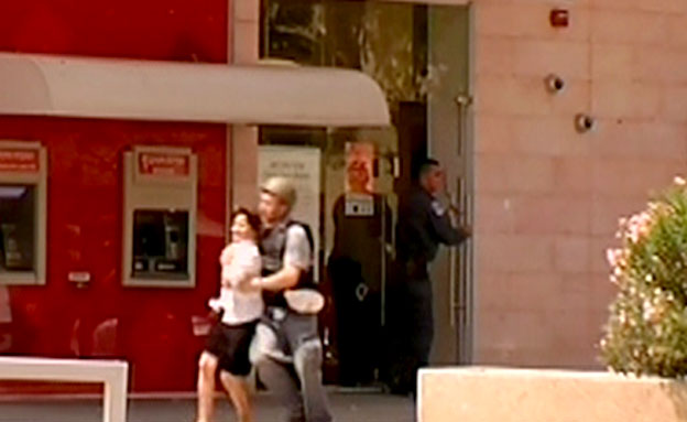 באר שבע, בנק הפועלים, בת ערובה, מירי כהן (צילום: חדשות 2)