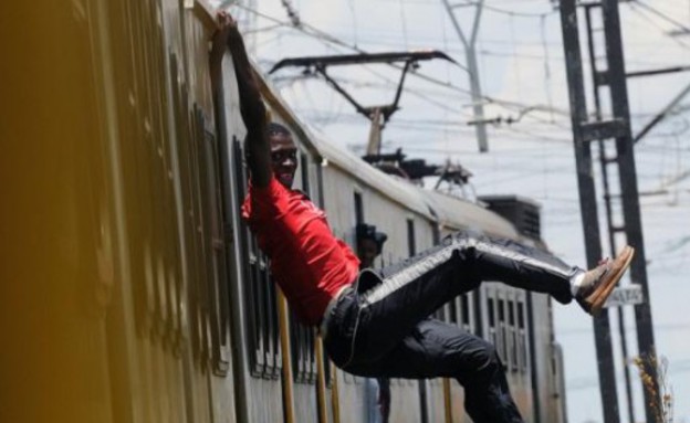 גולש רכבת מסווטו (צילום: odditycentral.com)