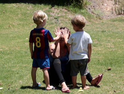 אימא ושני ילדים (צילום: עודד קרני)