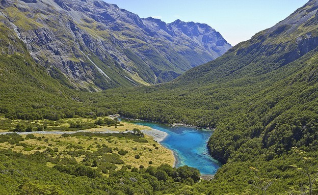 בלו לייק, ניו זילנד, קרדיט amusingplanet.com בלו לייק, ניו זילנד, קרדיט amusingplanet.com
