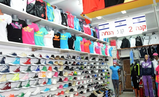 חנות בטיילת כיתוב בעברית, בורגס (צילום: מתוך instagram)