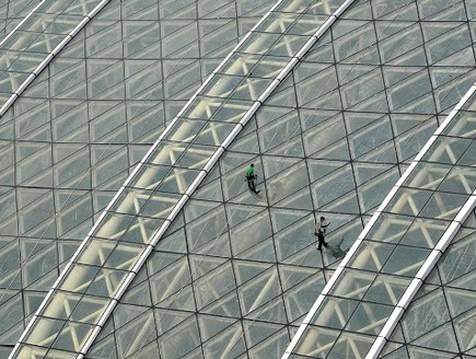 עובדים, הבניין הכי גדול, סין (צילום: edition.cnn.com)