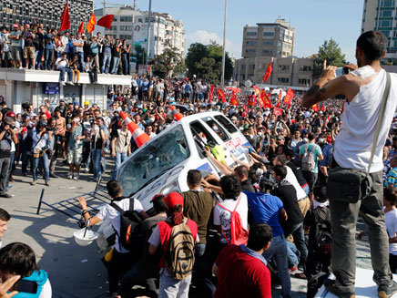 הפגנות הענק באיסטנבול נגד ארדואן (צילום: רויטרס)
