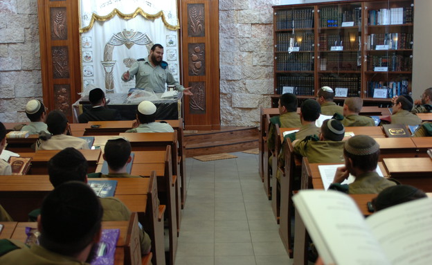 בית כנסת צבאי (צילום: יעל שלח, עיתון "במחנה")