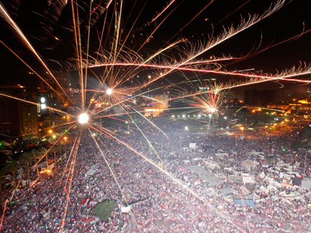 עשרות אלפים הגיעו לכיכר תחריר (צילום: רויטרס)