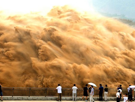 קיר הטין במחוז חנאן בסין (צילום: ecns.cn)