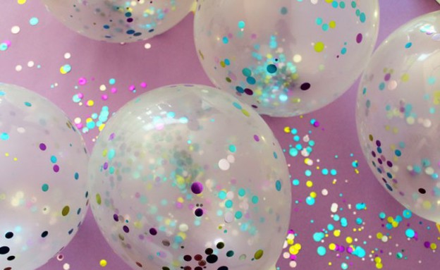 Balloons-ConfettiStepsבלונים, קונפטי (צילום: brit.co/revealing-our-october-brit-kit)