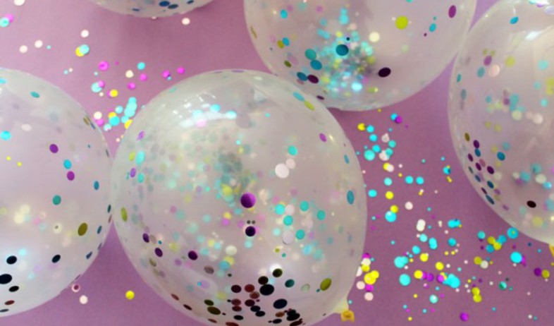 Balloons-ConfettiStepsבלונים, קונפטי (צילום: brit.co/revealing-our-october-brit-kit)
