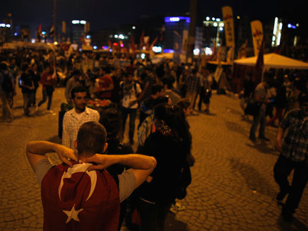 העימותים במרכז איסטנבול (צילום: רויטרס)