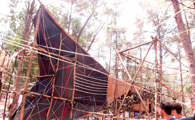 צופים, גיטרה מיתרים