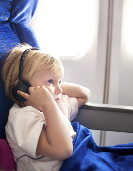ילד בטיסה (צילום: אימג'בנק / Thinkstock)