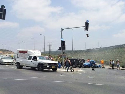 אין אכיפת דיני התעבורה. תאונה בשטחים, אר (צילום: אביעד לוי, המייל האדום)