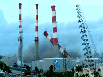 המפעל הותיק פוצץ במהירות (צילום: רויטרס)