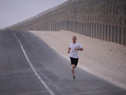 צנחנים בגבול מצרים (צילום: בן אברהם, עיתון 
