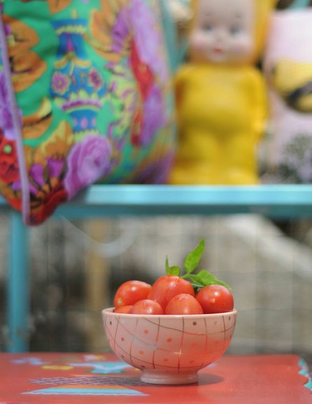מיכל פיירמן, מרפסת שולחן אדום (צילום: מיכל הרדוף רז)