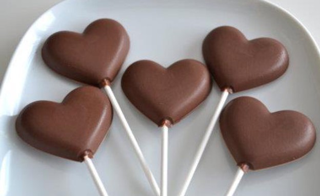 גלריית לבבות - לב שוקולד על מקל (צילום: www.tumblr.com)