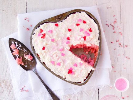 גלריית לבבות - עוגה בצורת לב (צילום: www.pinterest.com)