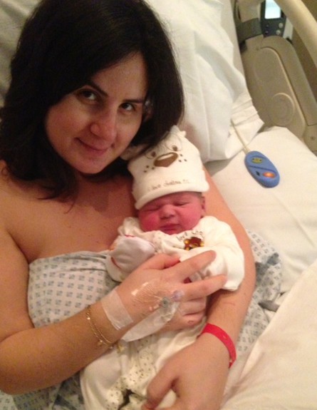 מיה, נולדה בבית החולים בו יולדת קייט מידלטון (צילום: תומר ושחר צלמים, צילום ביתי)