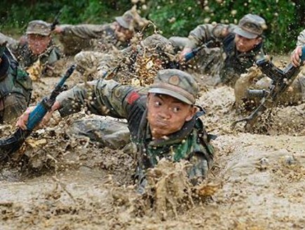 אימון של צבא סין (צילום: ברקופט מדיה)