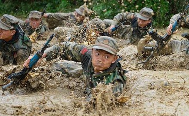 אימון של צבא סין (צילום: ברקופט מדיה)
