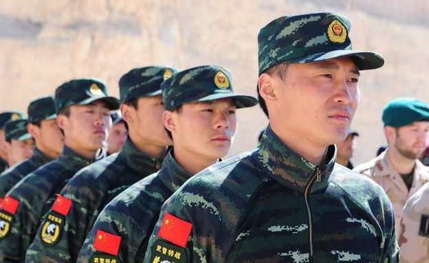 חיילים סינים בWC2013 (צילום: שינחואה)