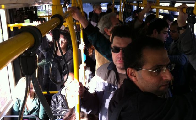 צפיפות בקו 189 (מתוך הפייסבוק של תמר זנדברג)