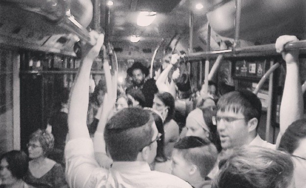 צפיפות בקו 66 (מתוך הפייסבוק של תמר זנדברג)