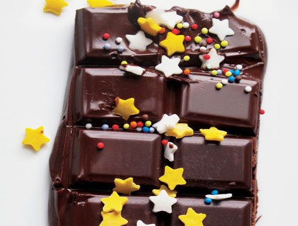 טבלאות שוקולד מיני לחג (צילום: מתוך הספר אני רוצה לבשל לחברים שלי מאת מרטין קמיליירי בהוצאת LunchBox, mako אוכל)